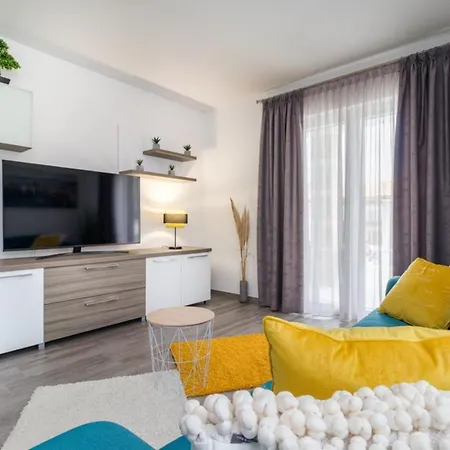 Horizon For 18 People Near With Large Garden And Children Playground Villa *