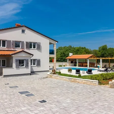Horizon For 18 People Near With Large Garden And Children Playground Villa *