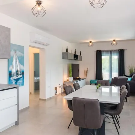 Horizon For 18 People Near With Large Garden And Children Playground *