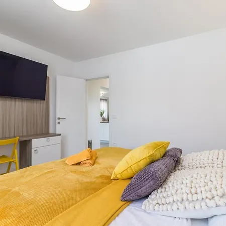 Horizon For 18 People Near With Large Garden And Children Playground