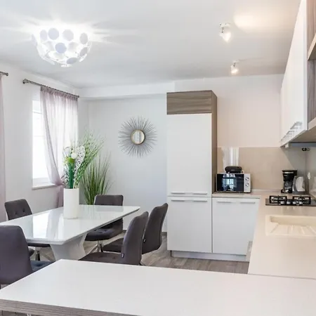 Horizon For 18 People Near With Large Garden And Children Playground Villa