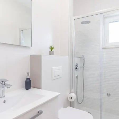 Horizon For 18 People Near With Large Garden And Children Playground * Pula