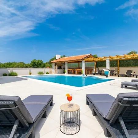 Horizon For 18 People Near With Large Garden And Children Playground Villa