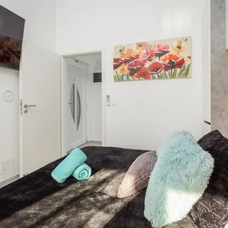 Horizon For 18 People Near With Large Garden And Children Playground Villa *