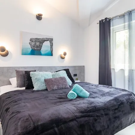 Horizon For 18 People Near With Large Garden And Children Playground Villa *